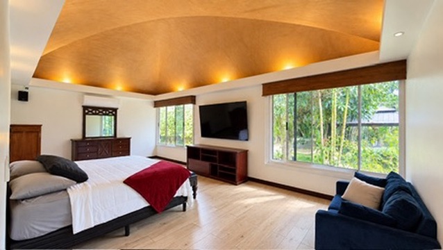 Single-Level Home in Los Reyes