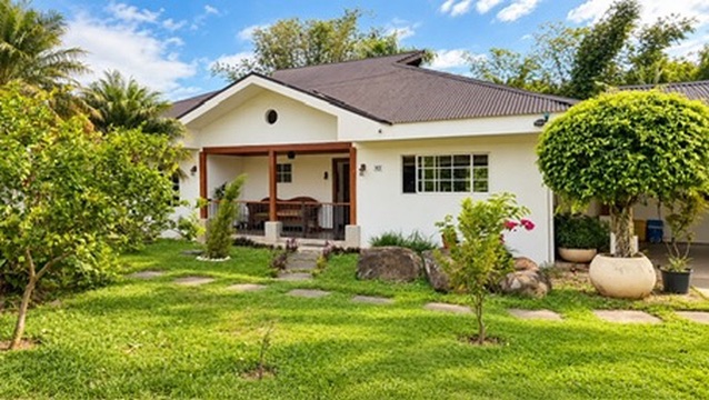 Single-Level Home in Los Reyes