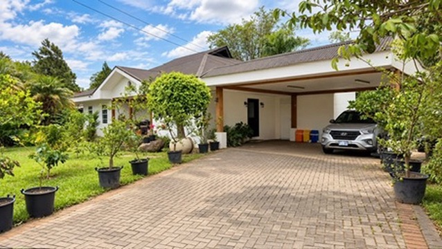 Single-Level Home in Los Reyes