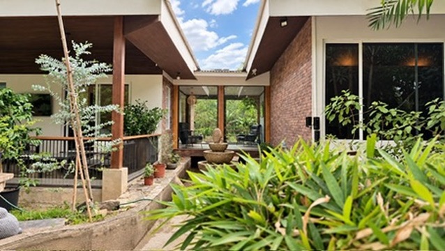 Single-Level Home in Los Reyes