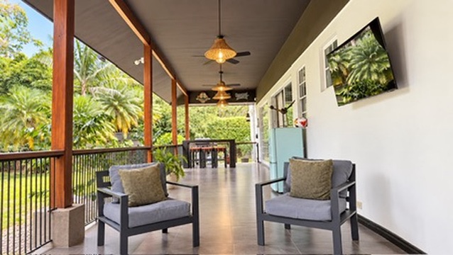 Single-Level Home in Los Reyes