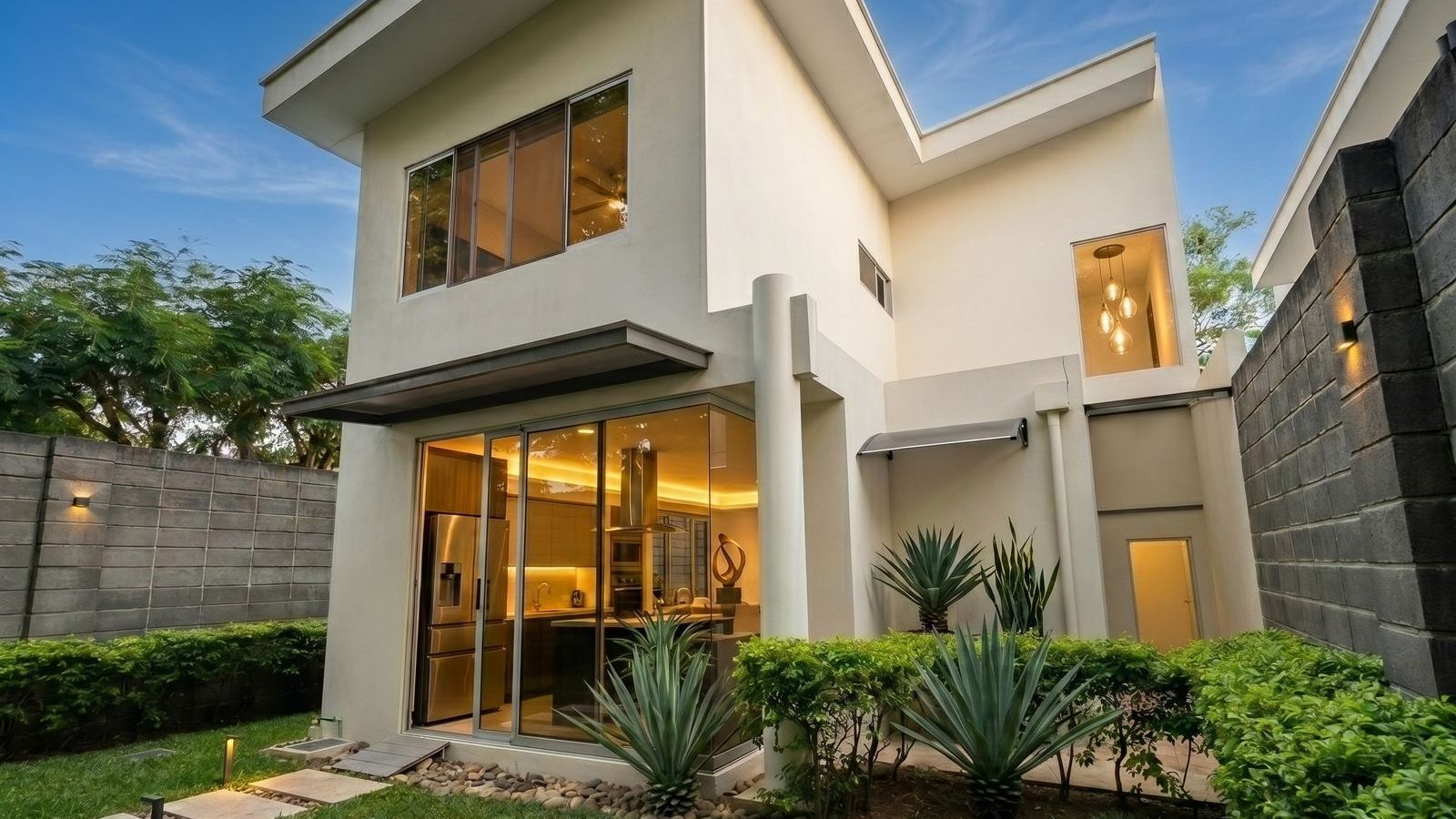 Casa con jardín privado en La Guácima