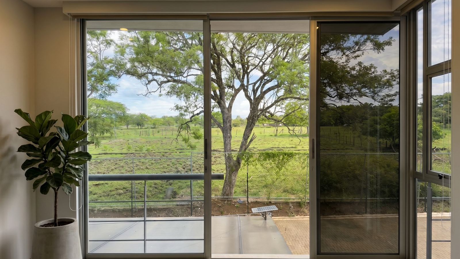 Casa de 2 niveles con jardín privado en La Guácima, Costa Rica