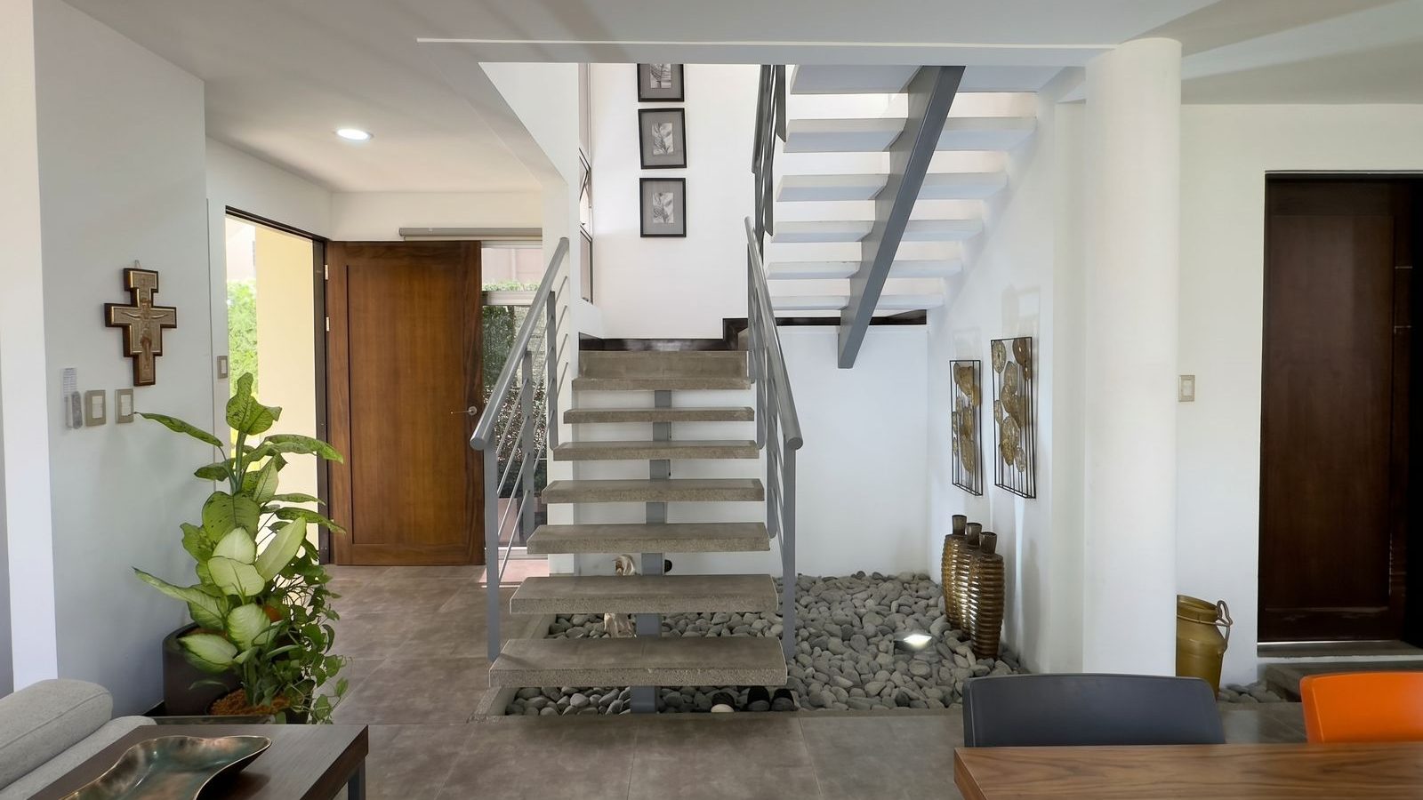 Casa de 2 niveles con jardín privado en La Guácima, Costa Rica
