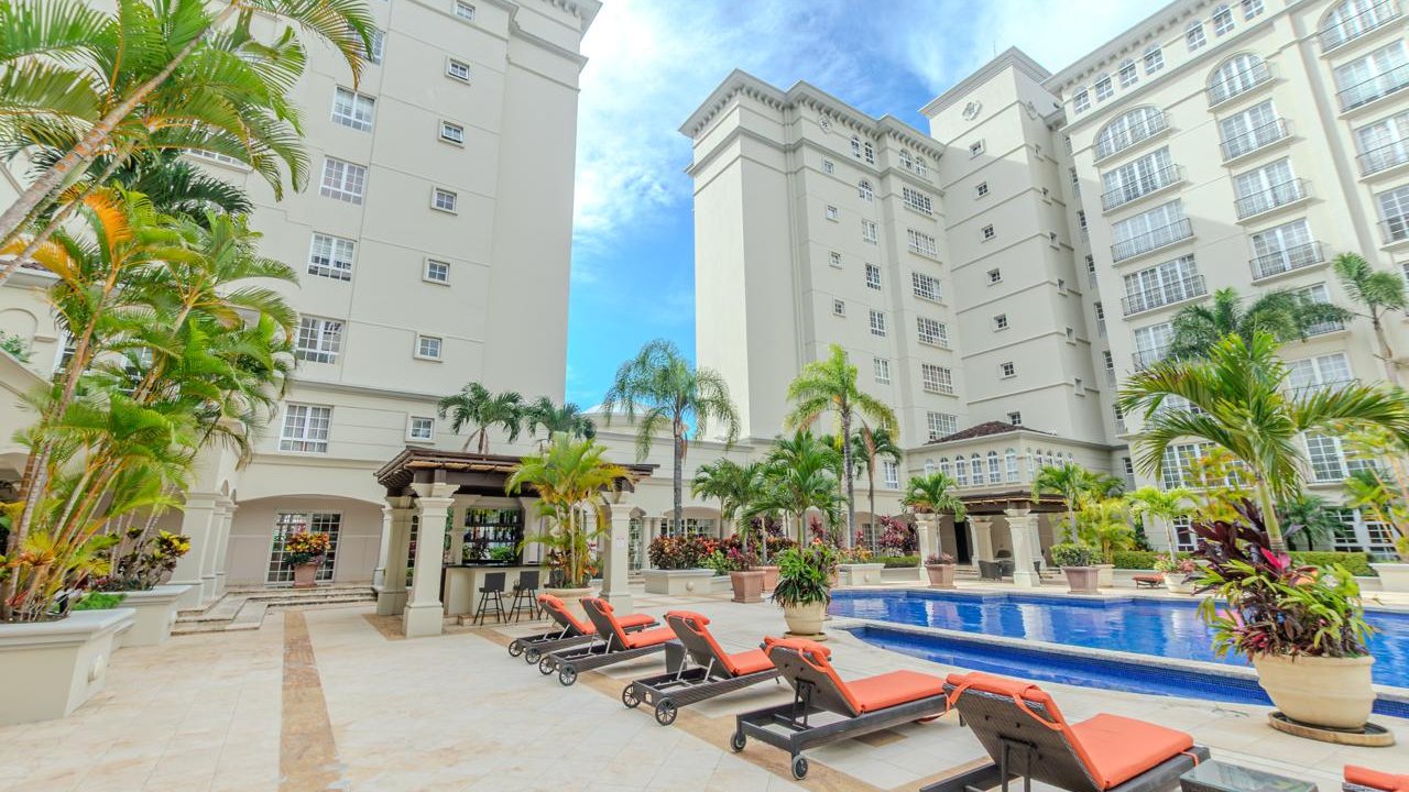 Apartamento de Lujo en Cortijo de Laureles, Escazú