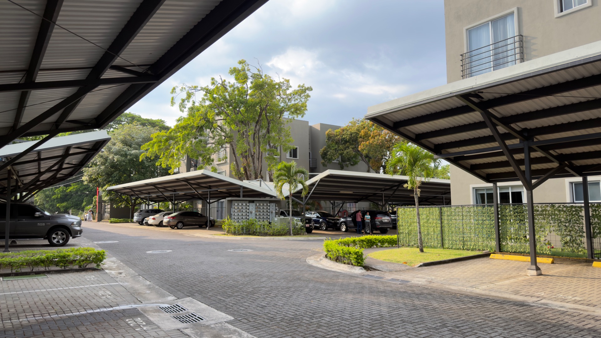 Apartamento en Planta Baja con Terraza Privada en La Guácima