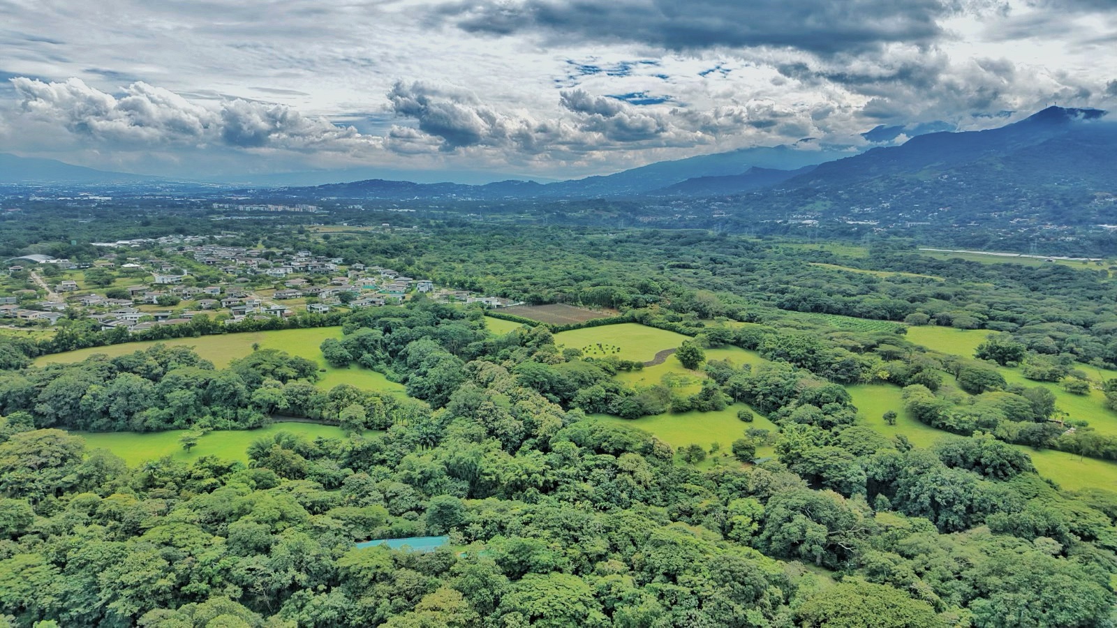 Apartamento en Planta Baja con Terraza Privada en La Guácima