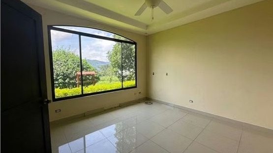 Casa en alquiler con patio privado en Hacienda Los Reyes, Costa Rica