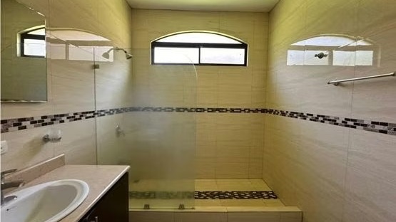 Casa en alquiler con patio privado en Hacienda Los Reyes, Costa Rica