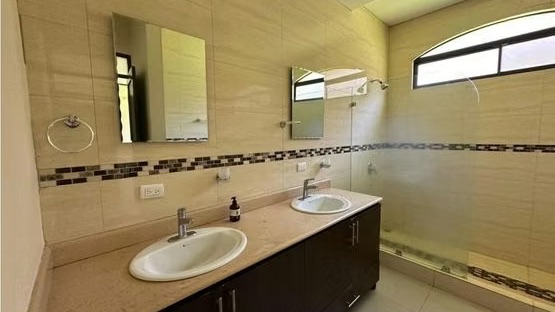 Casa en alquiler con patio privado en Hacienda Los Reyes, Costa Rica