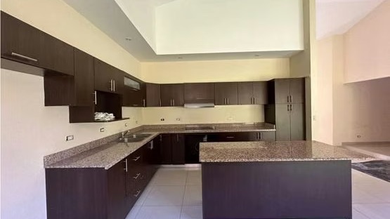 Casa en alquiler con patio privado en Hacienda Los Reyes, Costa Rica