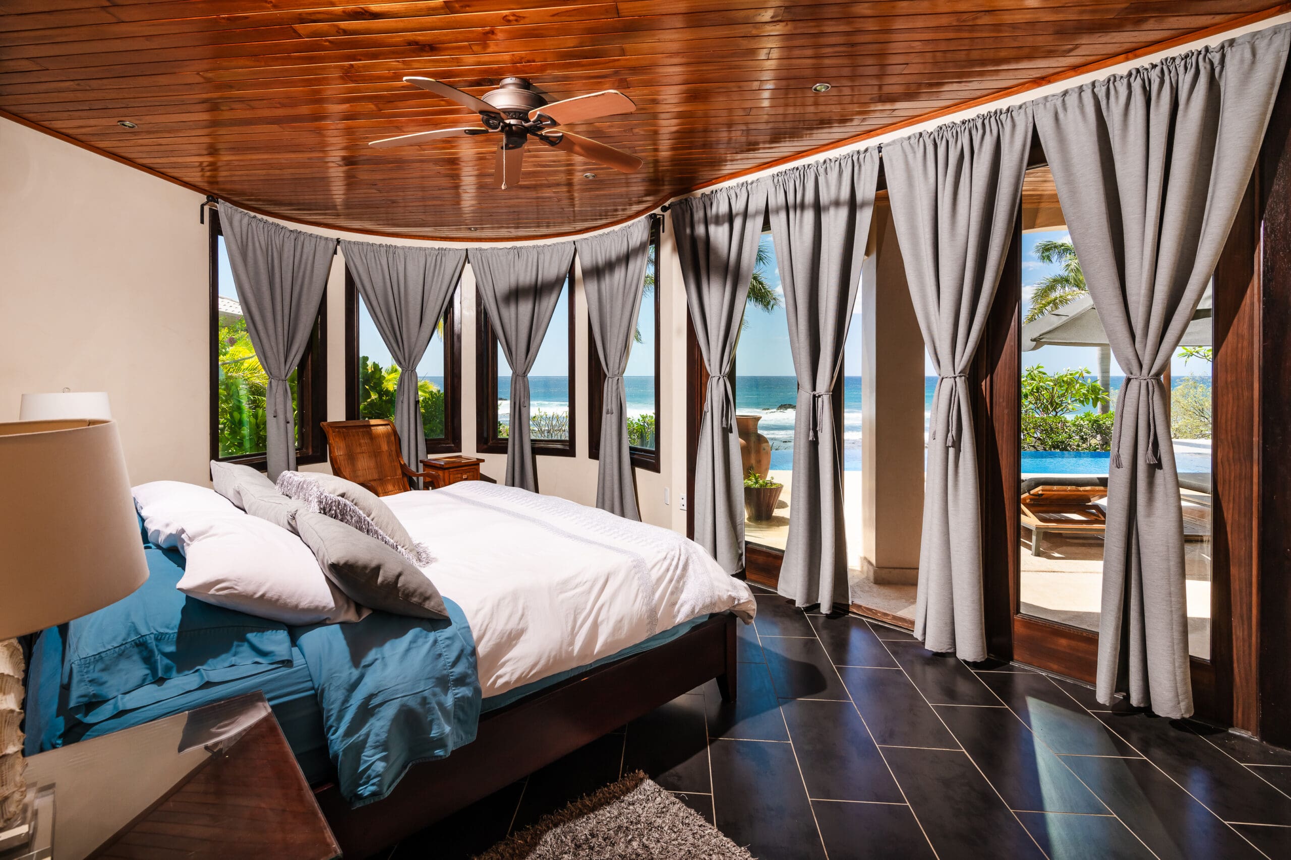 Lujosa villa frente al mar en venta. Playa Negra Guanacaste