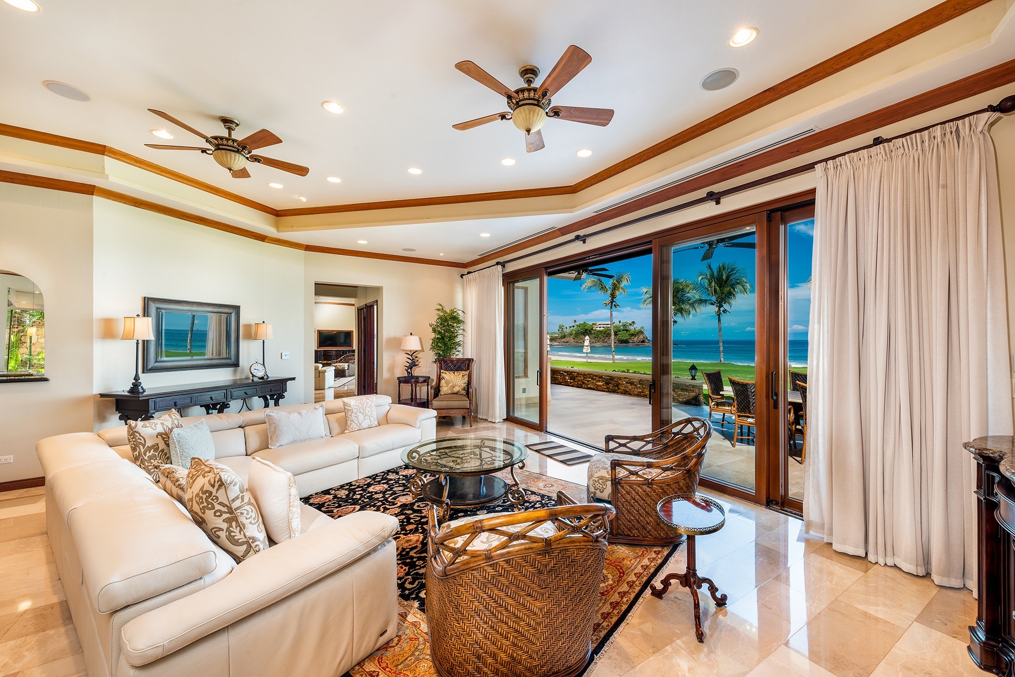 Lujoso condominio frente al mar en venta en The Palms